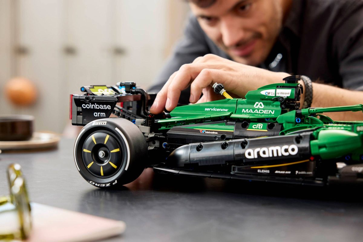 奧斯頓·馬丁 Aramco AMR25 F1 賽車