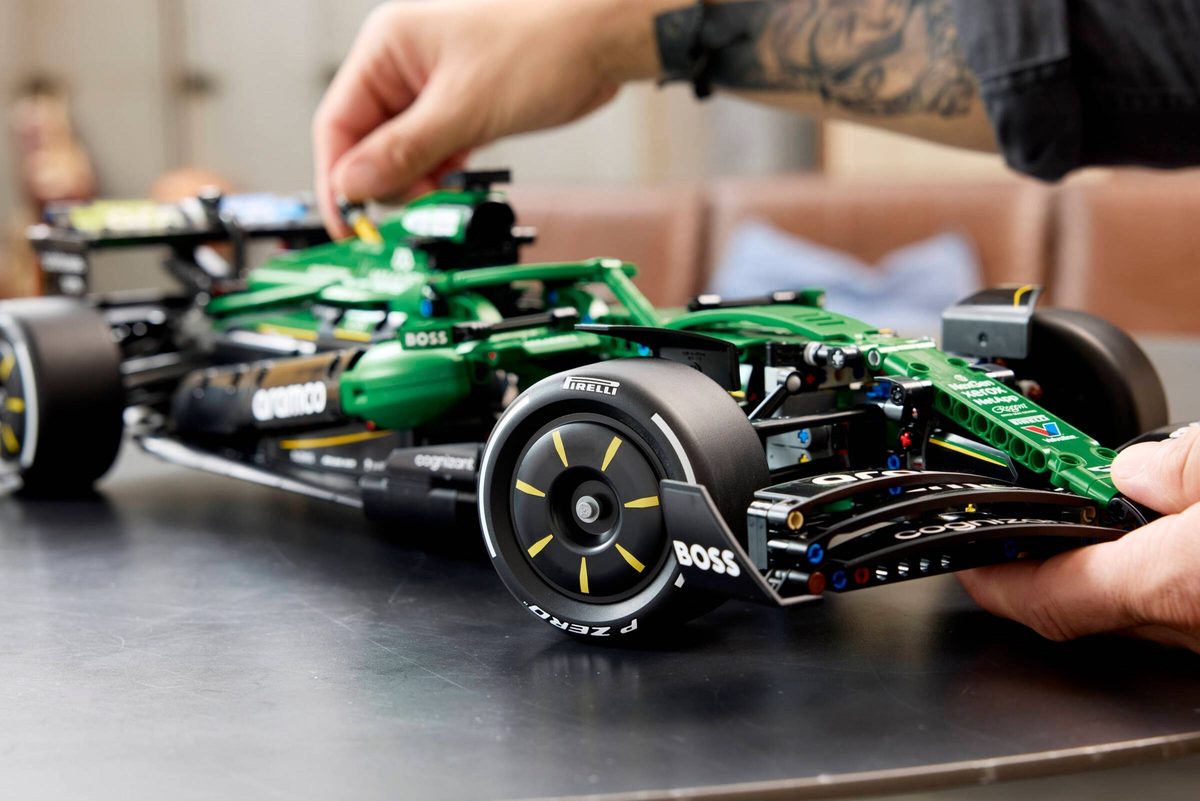 奧斯頓·馬丁 Aramco AMR25 F1 賽車