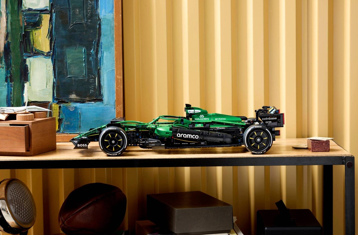 奧斯頓·馬丁 Aramco AMR25 F1 賽車