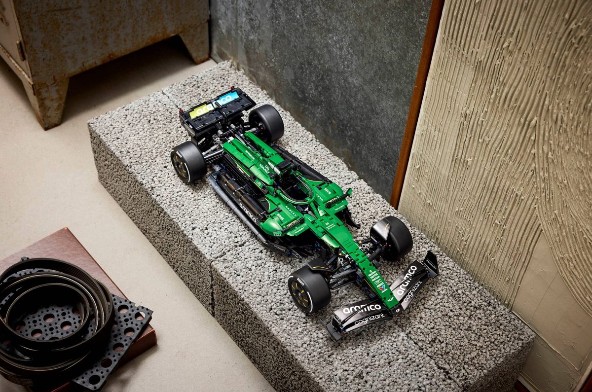 奧斯頓·馬丁 Aramco AMR25 F1 賽車
