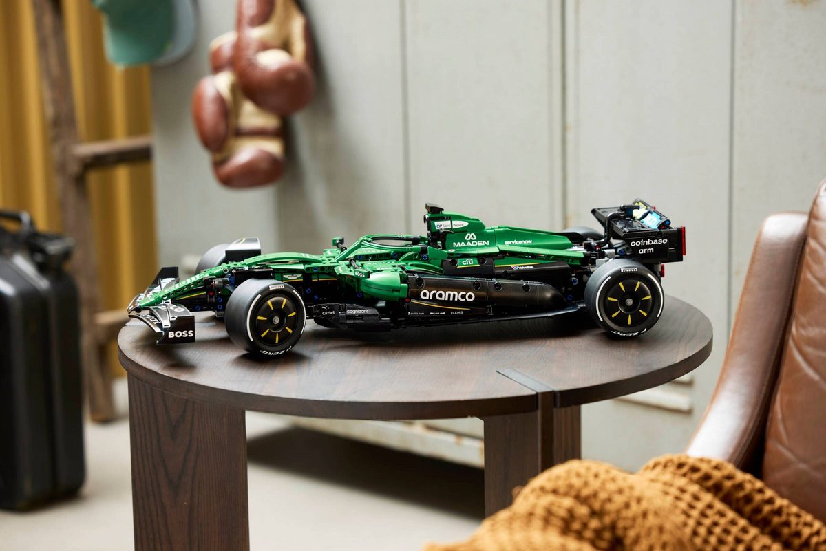 奧斯頓·馬丁 Aramco AMR25 F1 賽車