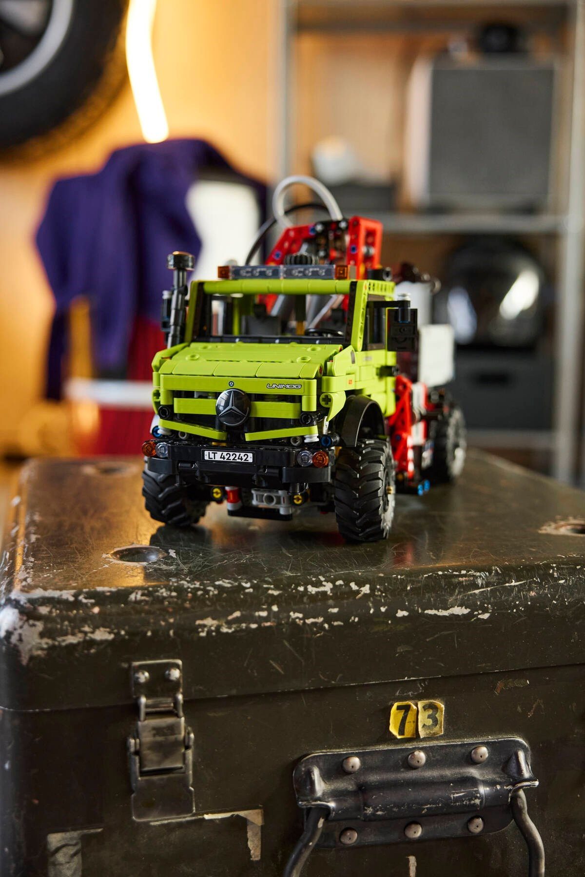 賓士 Unimog U 5023 和起重機