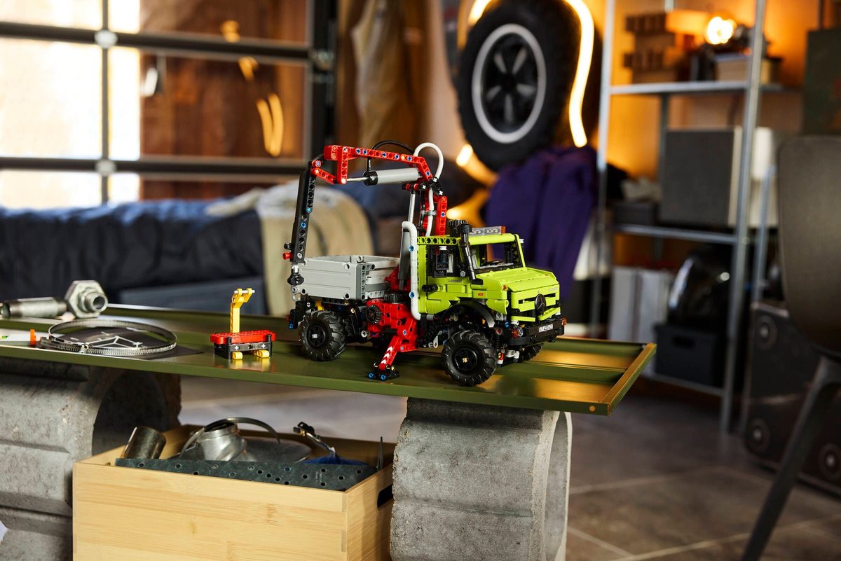 賓士 Unimog U 5023 和起重機