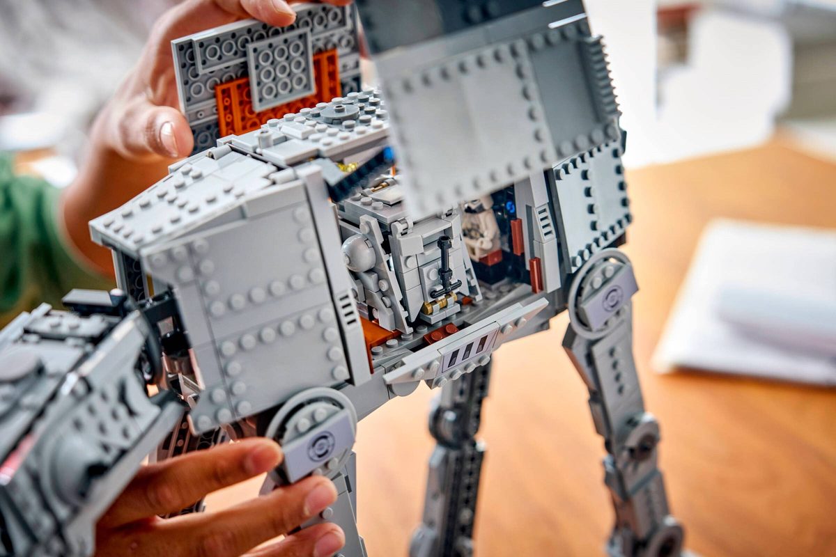 帝國殘黨 AT-AT 與 INT-4