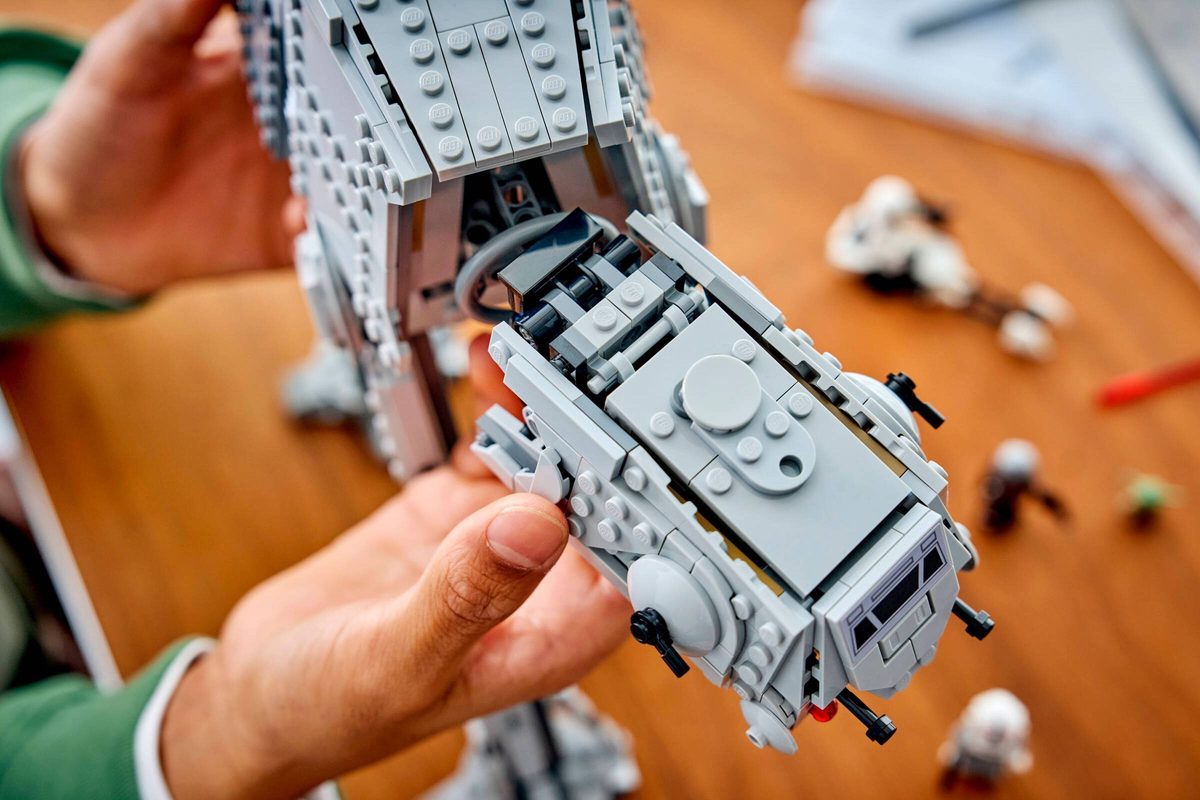 帝國殘黨 AT-AT 與 INT-4