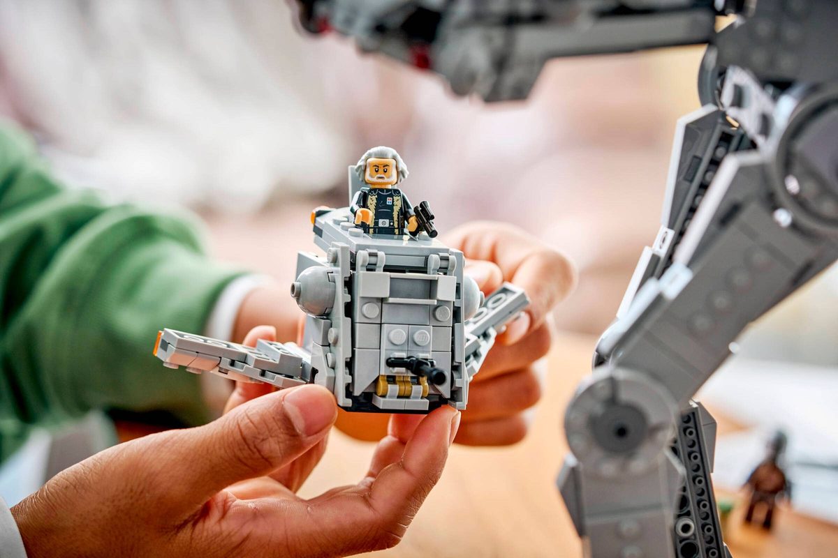 帝國殘黨 AT-AT 與 INT-4