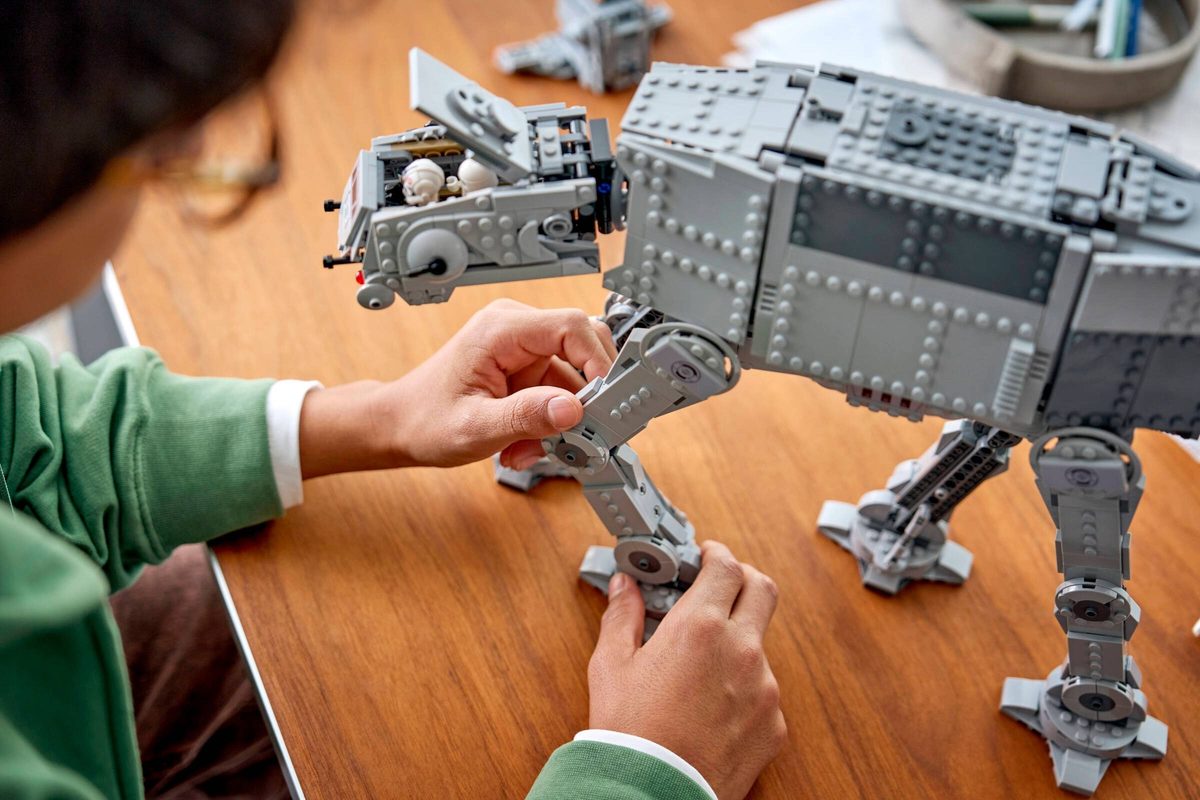 帝國殘黨 AT-AT 與 INT-4