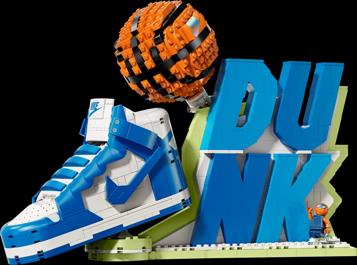 Nike Dunk x LEGO